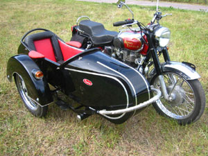 Royal-Enfield-mit-Inder-001