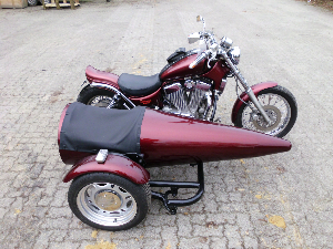 Suzuki Intruder mit Rakete